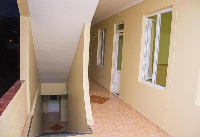 اتاق سوپریور چهار تخته, Kvariati Grand Guest House