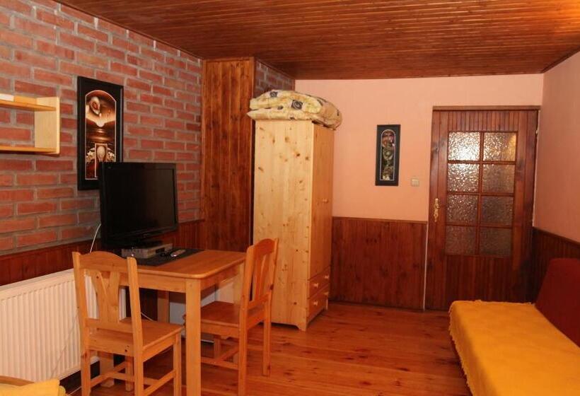 Quarto Quádruplo Estandar, Penzion Uno