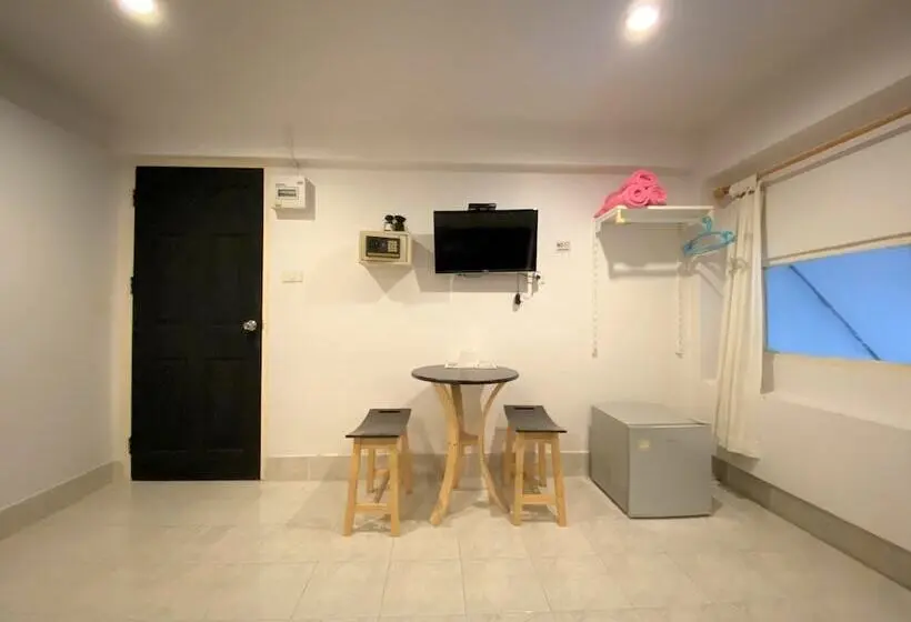 اتاق استاندارد سه نفره, Som Guesthouse