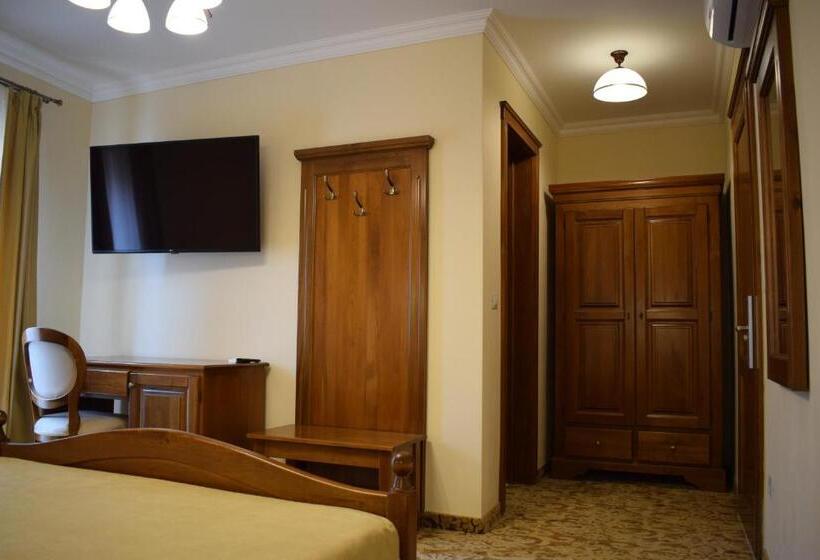 Quarto Estandar, Vila Preciosa