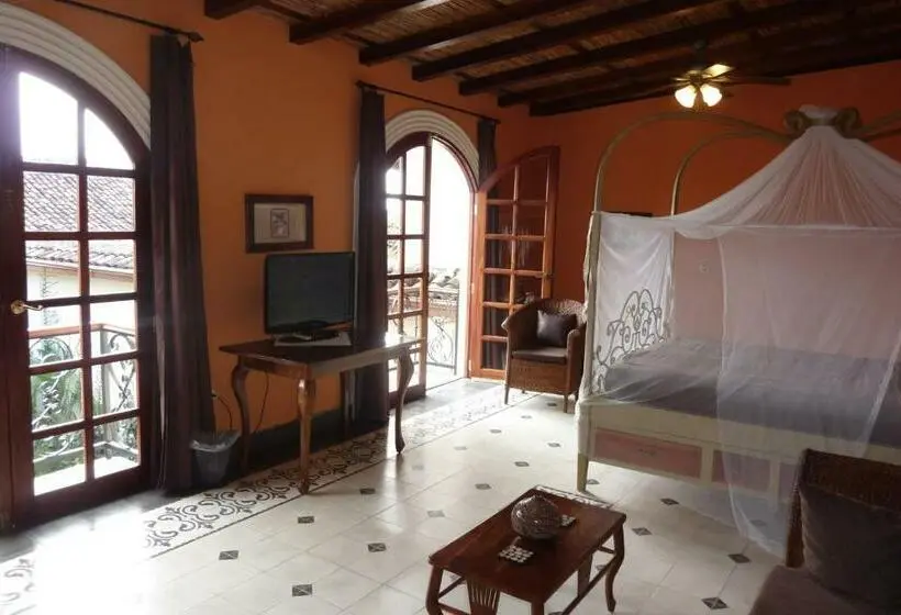 سوییت با چشم‌انداز استخر, Casa Cubana Granada Nicaragua