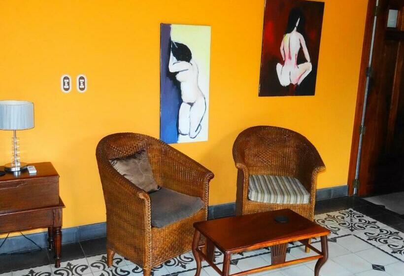 سوییت با چشمانداز استخر, Casa Cubana Granada Nicaragua
