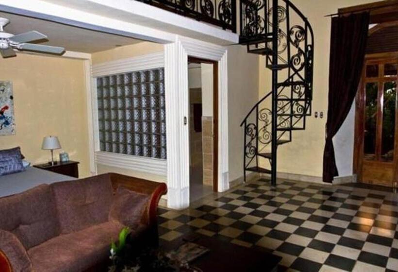 سوییت لوکس, Casa Cubana Granada Nicaragua