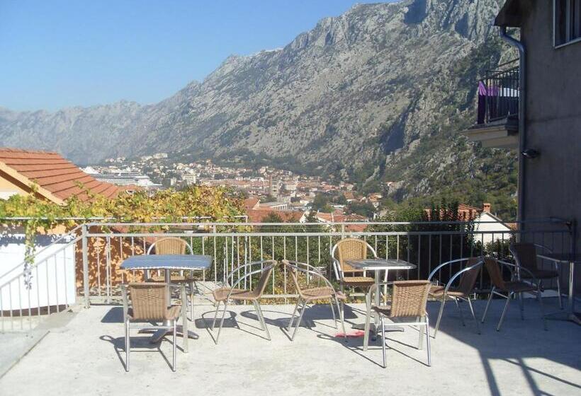 اتاق استاندارد سه نفره, Guest House Sandra