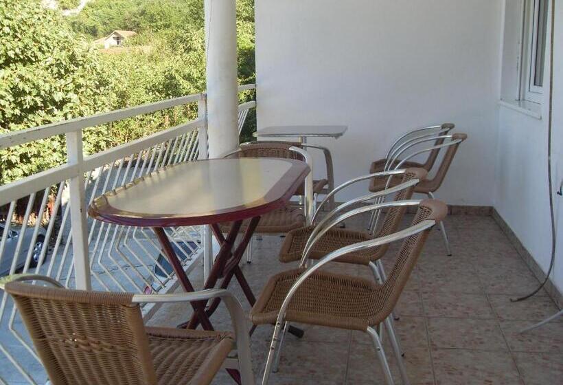 اتاق استاندارد سه نفره, Guest House Sandra