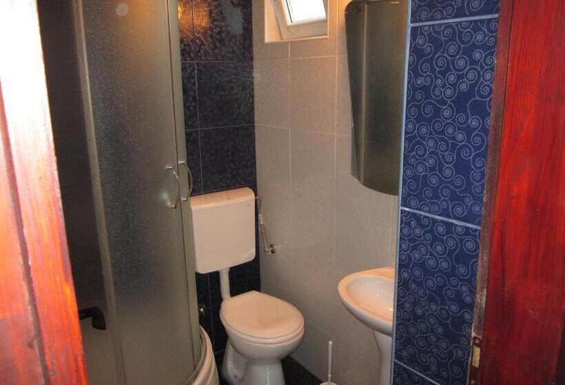 اتاق استاندارد سه نفره, Guest House Sandra