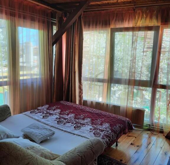 اتاق استاندارد یک تخته با سرویس بهداشتی مشترک, Kitech Guest House