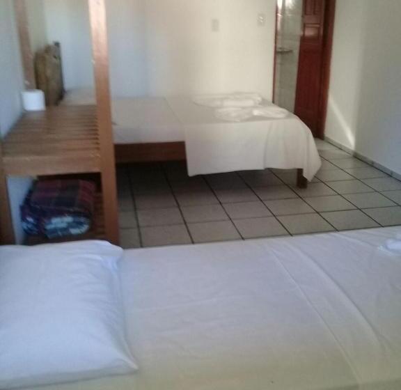 Standard Triple Room, Pousada Flor Do Dendê