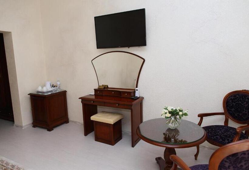 سوییت جونیور, Prima Villa Guest House