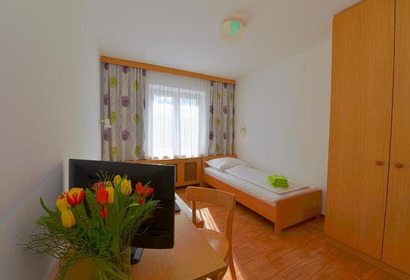 غرفة قياسية, Swirtshaus M&n