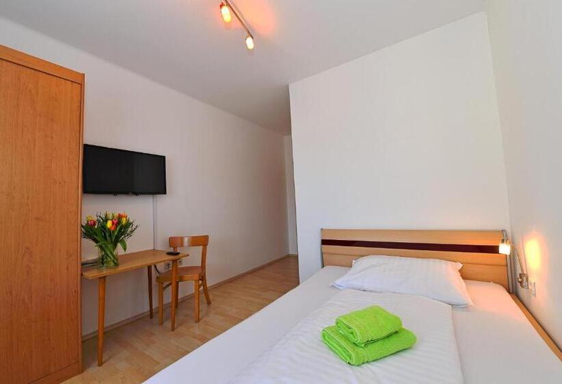 غرفة قياسية فردية, Swirtshaus M&n