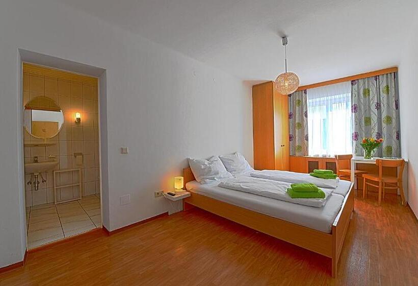 غرفة قياسية, Swirtshaus M&n