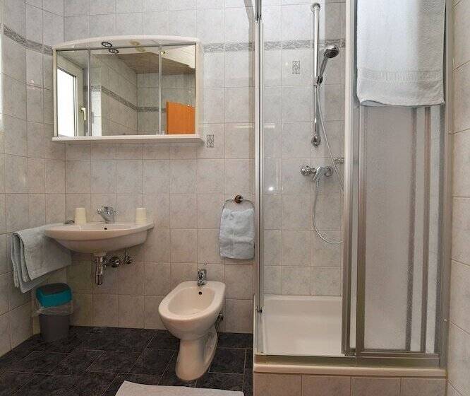 غرفة قياسية فردية, Swirtshaus M&n