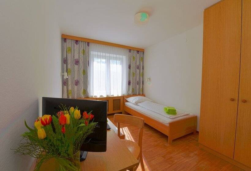 غرفة قياسية, Swirtshaus M&n