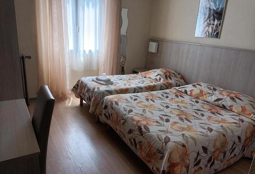 غرفة كومفورت ثلاثية, De La Paix