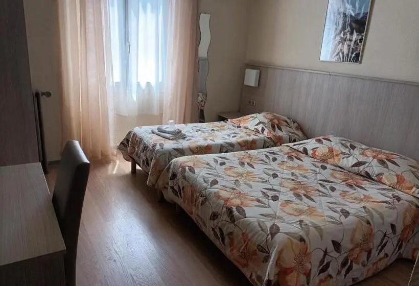 Comfort Kolmen Hengen Huone, De La Paix
