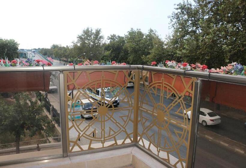 スタンダードトリプルルーム, My Rezidans