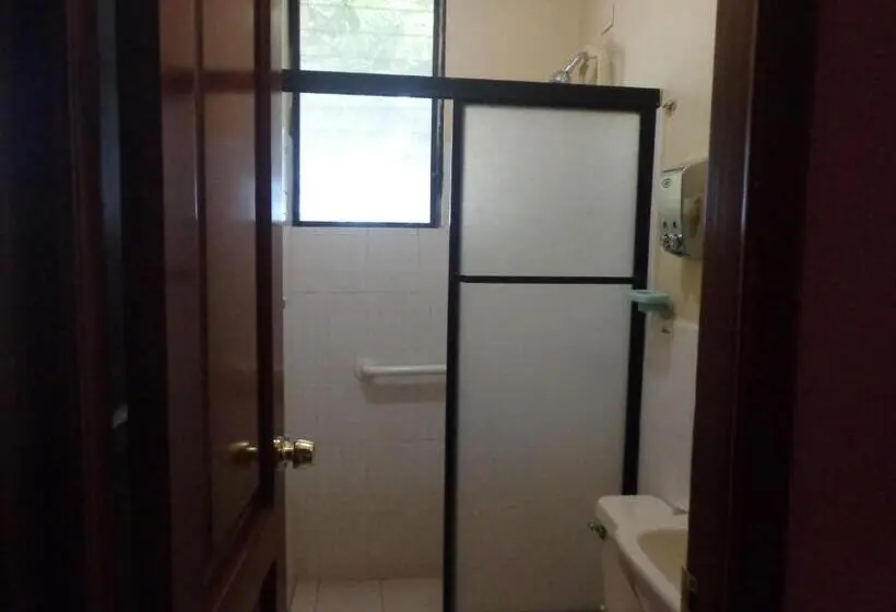 اتاق استاندارد با سرویس بهداشتی مشترک, Hostal Nathaly