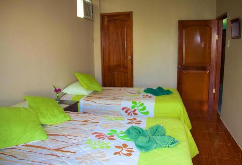 غرفة قياسية مزوَّدة بشُرفة, Hostal Nathaly