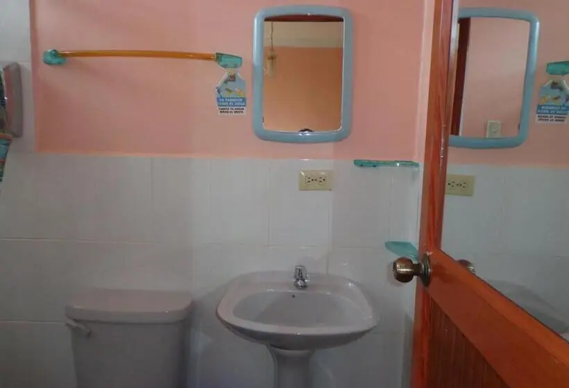 اتاق اکونومی, Hostal Nathaly
