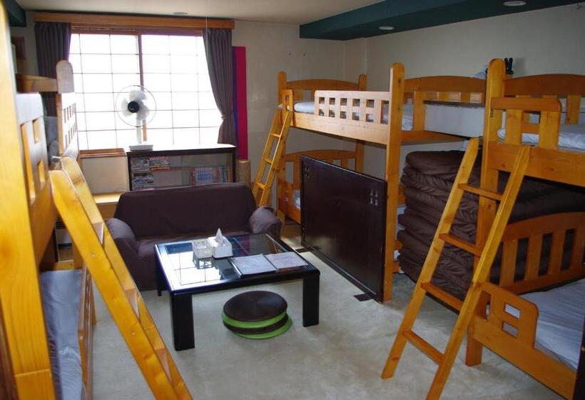 Четырехместный Номер Стандарт, P Dash Garden Backpackers