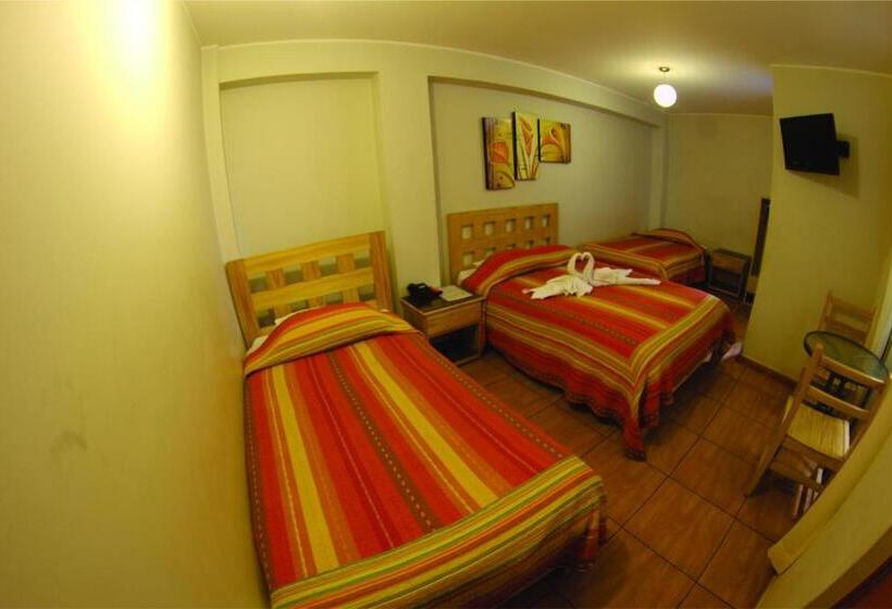 חדר קלאסי לשלושה, Takora Inn