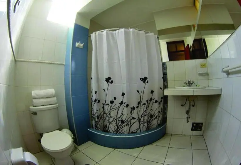 اتاق کلاسیک سه تخته, Takora Inn