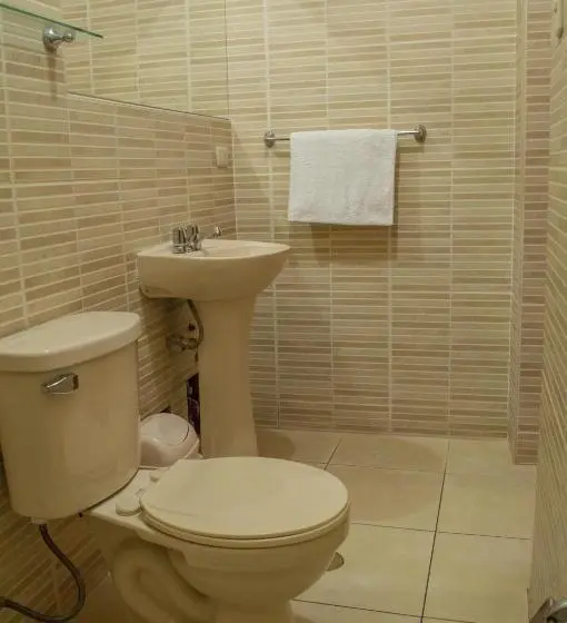 اتاق لوکس, Takora Inn
