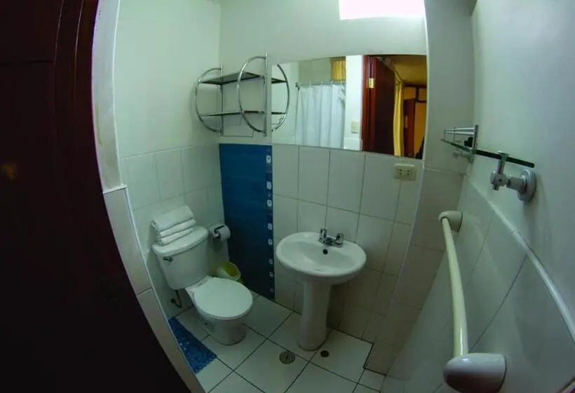 اتاق استاندارد چهار تخته, Takora Inn