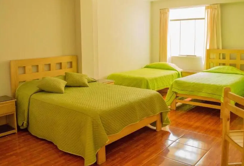 اتاق استاندارد چهار تخته, Takora Inn