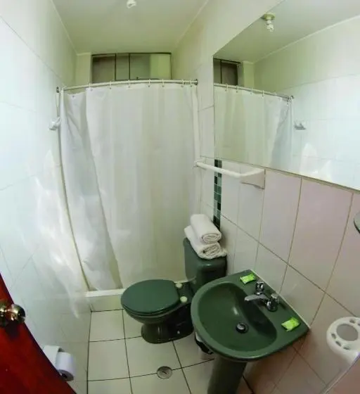 اتاق استاندارد یک نفره, Takora Inn