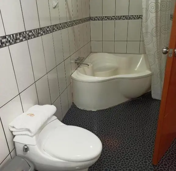 اتاق پریمیوم چهارنفره, Takora Inn