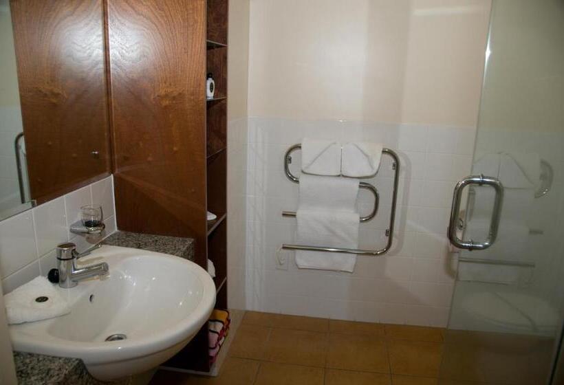 带泳池景观及2个卧室的公寓, The Reef Beachfront Apartments