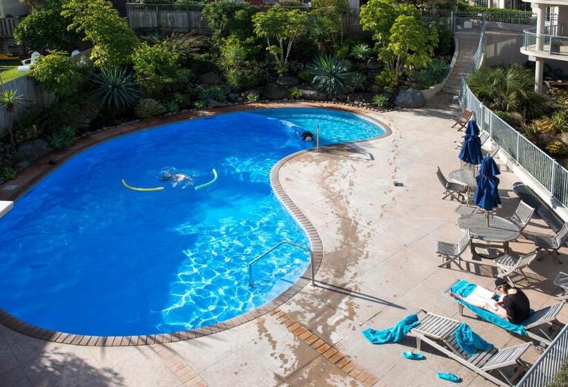 Апартаменты 2 спальни Вид на Бассейн, The Reef Beachfront Apartments