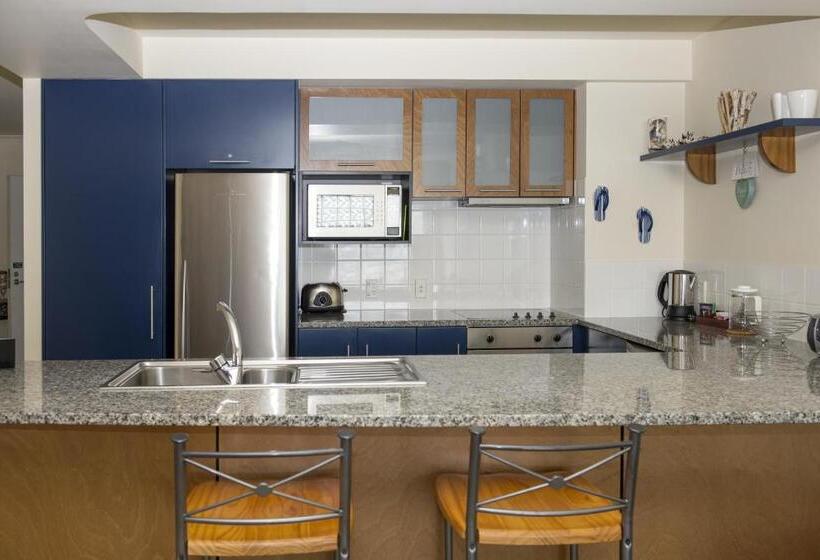Апартаменты 1 Спальня Нижний Этаж, The Reef Beachfront Apartments