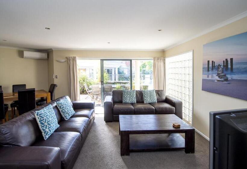 Апартаменты 3 Спальни, The Reef Beachfront Apartments