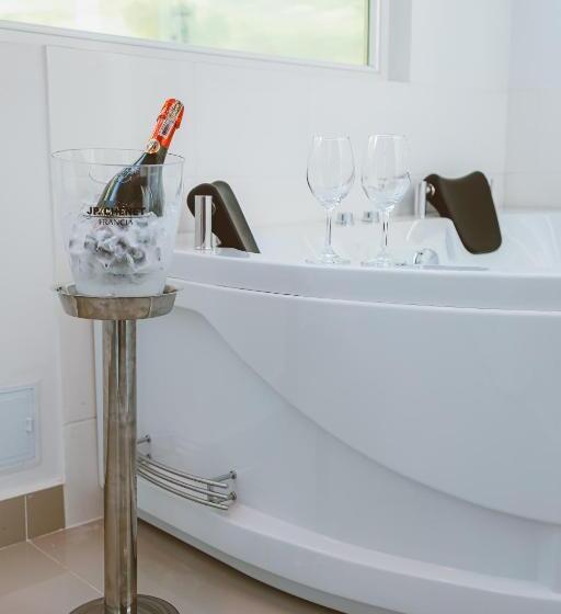 جناح رئاسى, Súper Estrellas