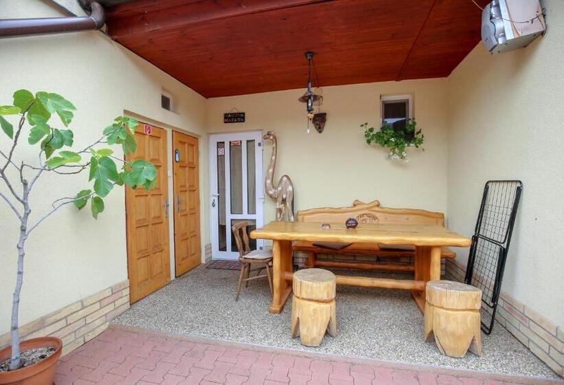 اتاق کلاسیک سه تخته, Everlast