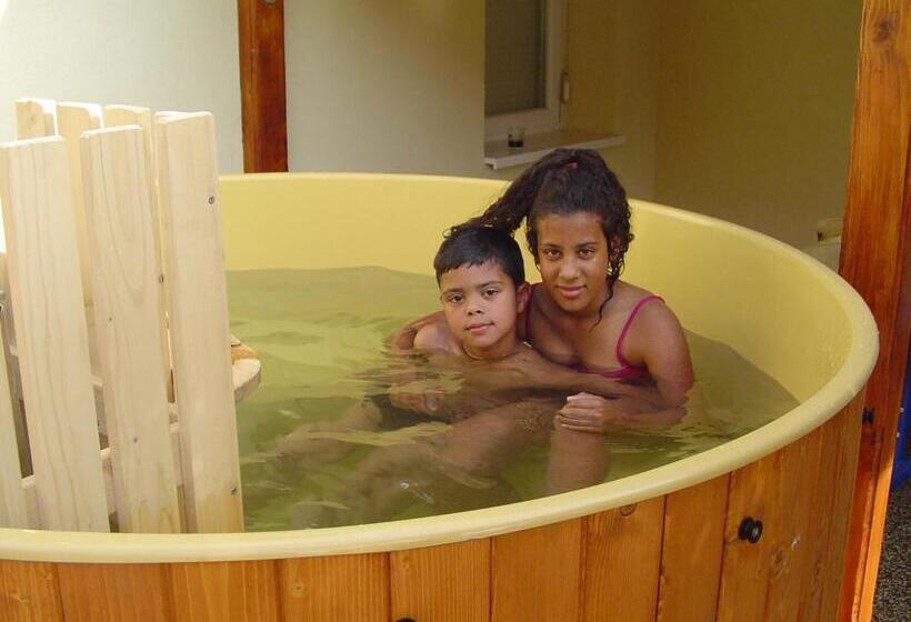 اتاق لوکس, Everlast