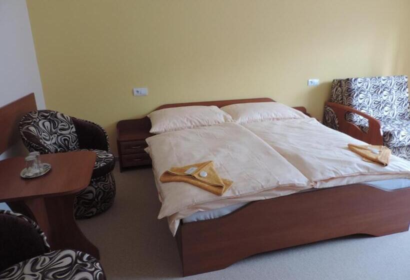 Classic room with balcony, Penzión Dúhový Pstruh