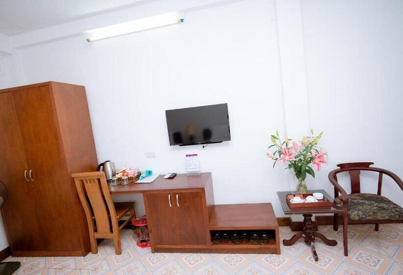 اتاق استاندارد سه نفره, Viet Huong