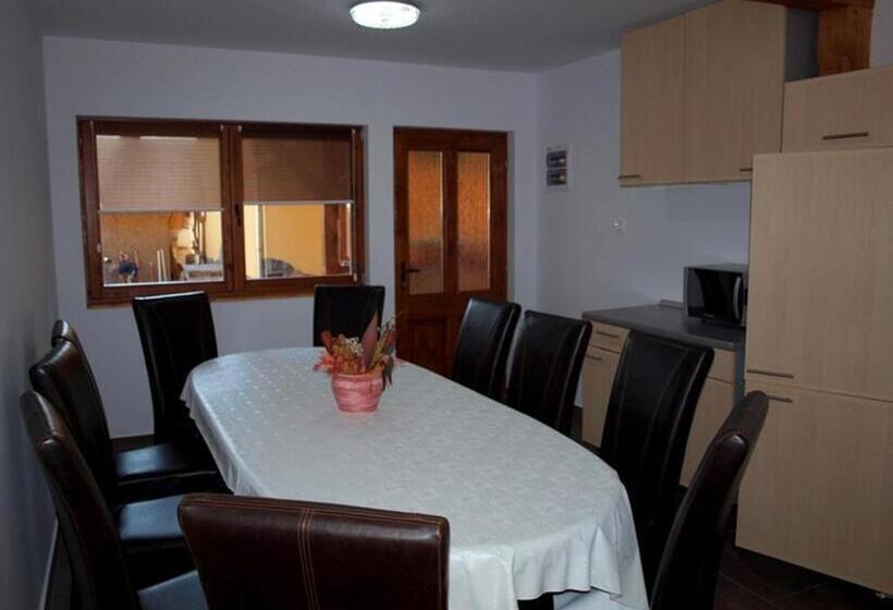 חדר סטנדרט לשלושה, Pensiunea Elisabeta