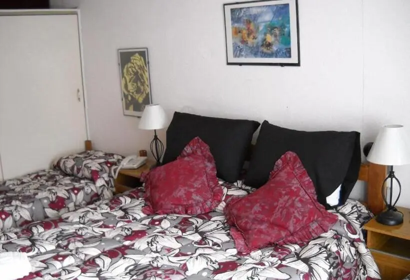 浴室共有スタンダード４人用ルーム, Hostal Parediso