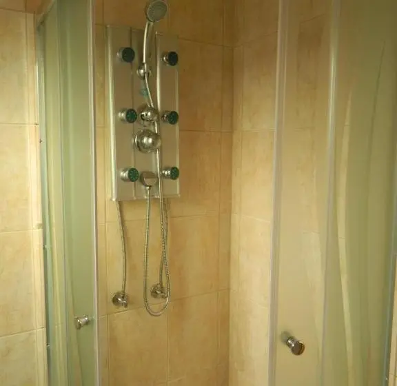 バス共有のスタンダードルーム, Hostal Parediso