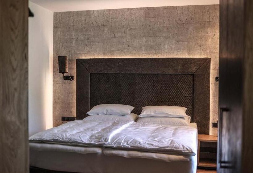 小型套房带阳台, Metzgerwirt