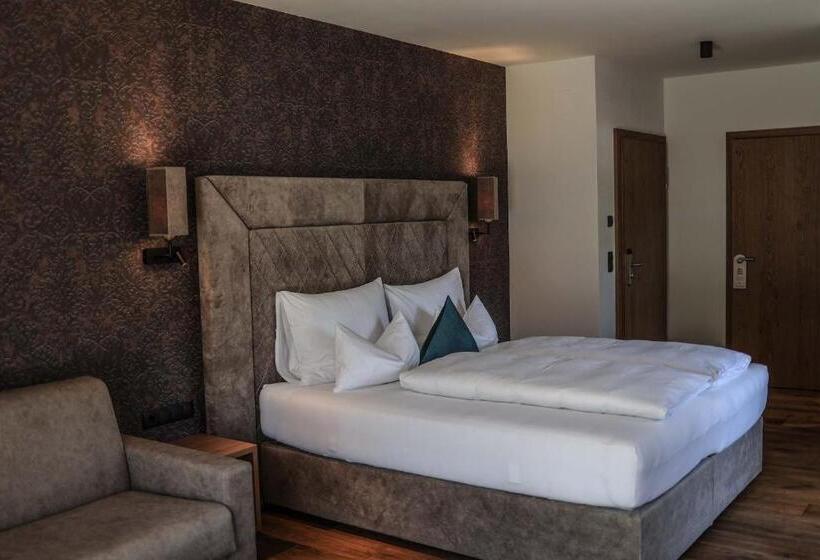 小型套房带阳台, Metzgerwirt