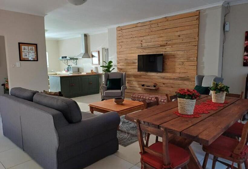 غرفة قياسية, Diamant Estate