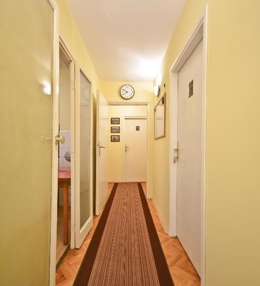 اتاق استاندارد سه تخته با سرویس بهداشتی مشترک, Glorious Rooms