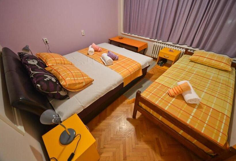 اتاق استاندارد سه تخته با سرویس بهداشتی مشترک, Glorious Rooms