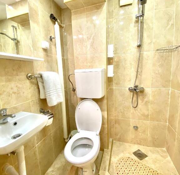 اتاق استاندارد با سرویس بهداشتی مشترک, Glorious Rooms